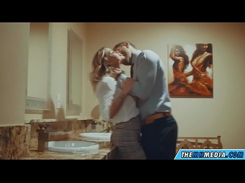 ❤️ Ke hoʻowalewale ʻia ʻoe e kahi blonde busty i kahi lumi hoʻomaha ākea ☑ Fucking video  iā mākou haw.filmepornonline.ru ﹏